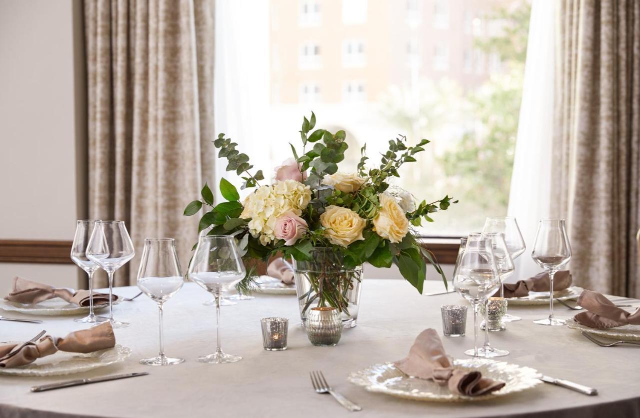The Plaza Hotel Pioneer Park El Paso Extérieur photo A table set for a meal