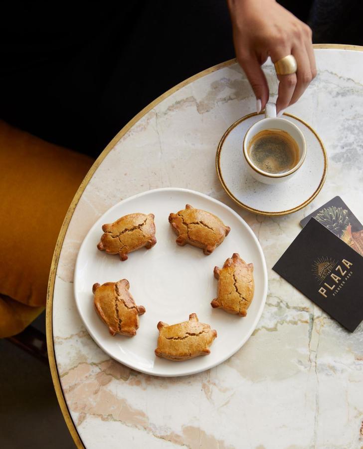 The Plaza Hotel Pioneer Park El Paso Extérieur photo Coffee and pastry at Plaza