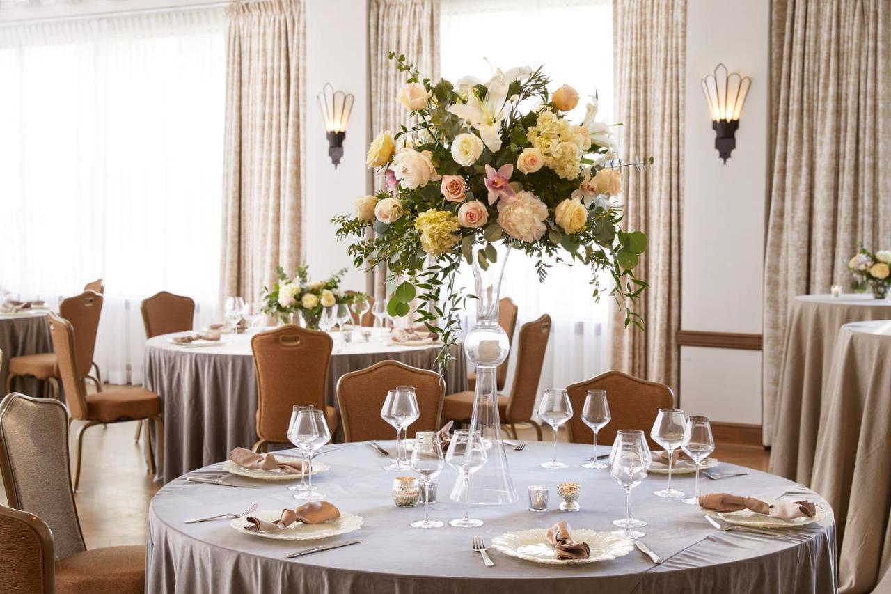 The Plaza Hotel Pioneer Park El Paso Extérieur photo A table set for a formal dinner