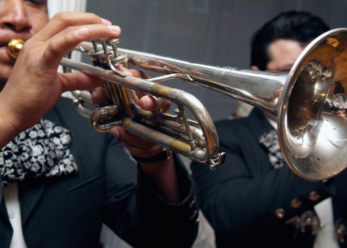 The Plaza Hotel Pioneer Park El Paso Extérieur photo A trumpet being played