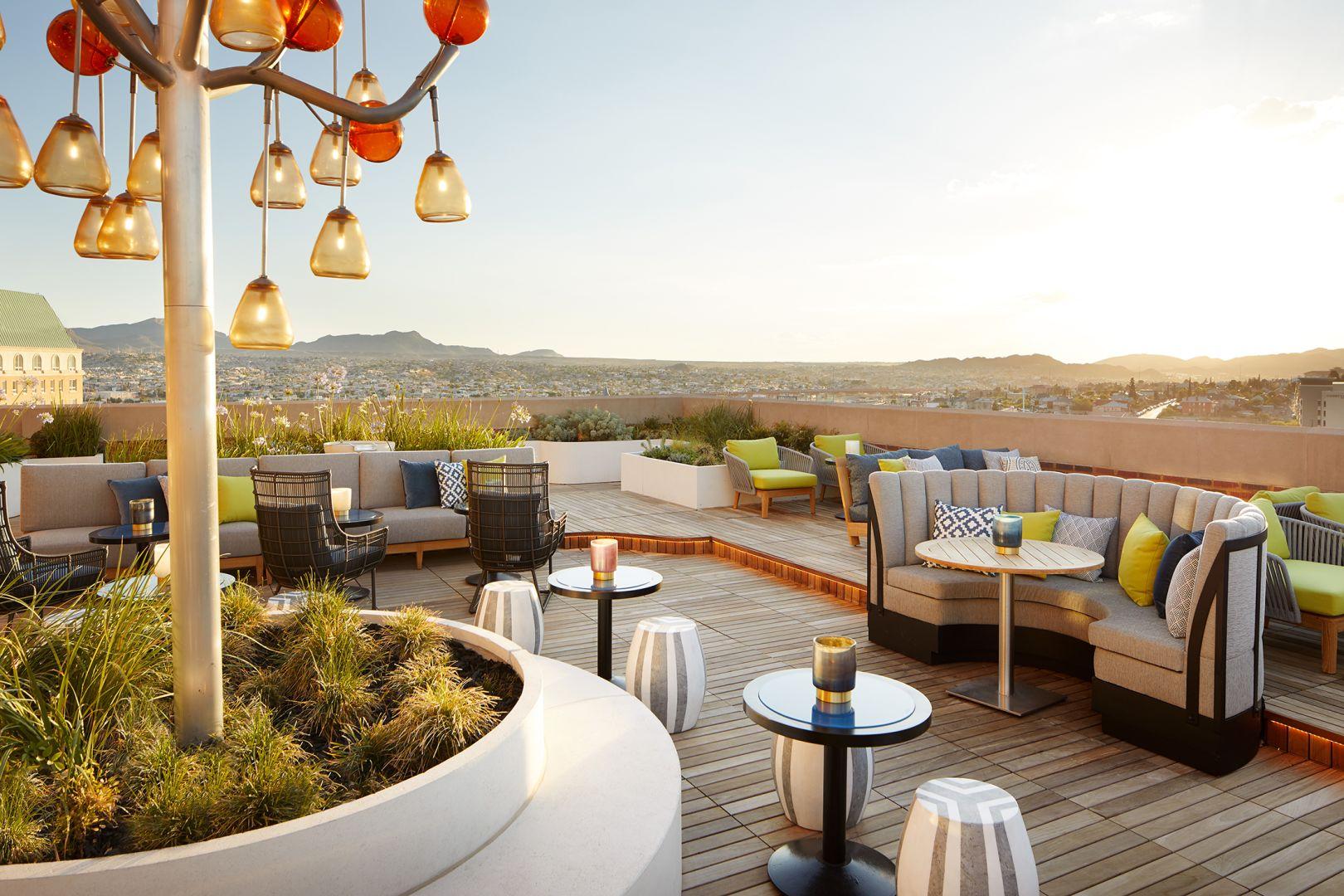 The Plaza Hotel Pioneer Park El Paso Extérieur photo The rooftop lounge at the Hotel Valley Ho